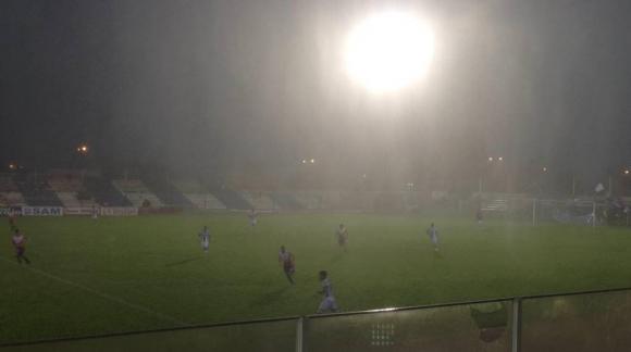 La tormenta durante el partido entre Cerro Largo y Tacuarembó. Foto: Francisco Silva
