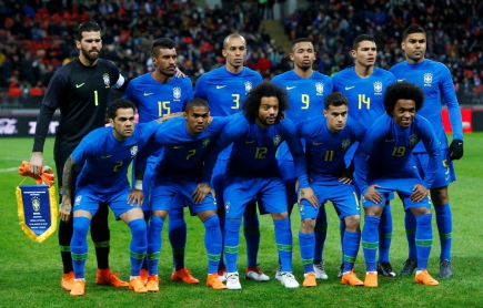 La alineación de Brasil en el amistoso contra el anfitrión del Mundial. Foto: Reuters