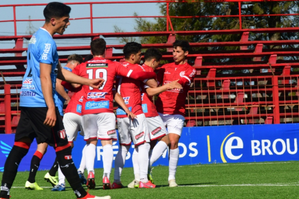 Rentistas invencible: le ganó el pico a River y es el ...