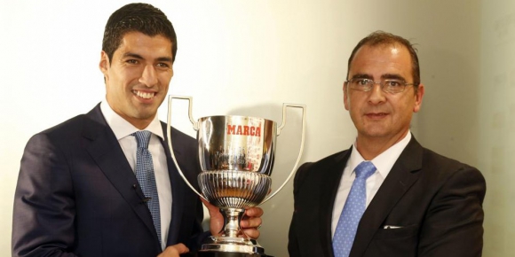 Suárez recibió el trofeo a Pichichi - Ovación - 07/11/2016 - EL PAÍS Uruguay