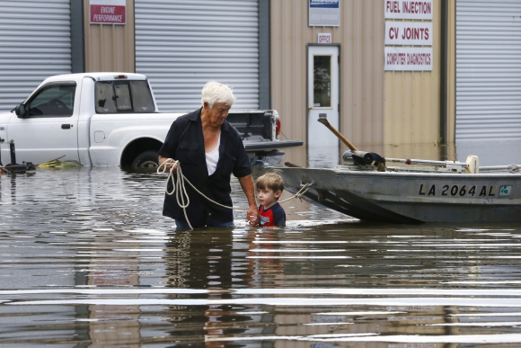 Obama declaró estado de catástrofe por inundación ya son 9 los muertos