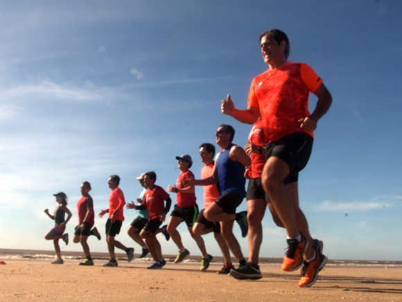 Antes. Calentamiento y estiramiento antes y después de correr. Foto: Francisco Flores