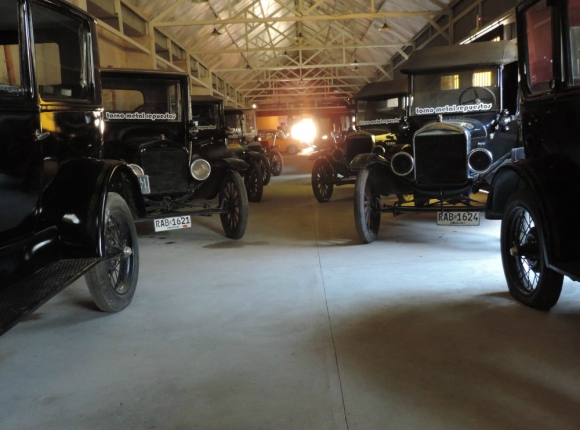 Museo de coches antiguos y máquinas reconstruidas. Foto: Hotel Museo y Restaurant Fordt City