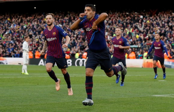 Luis Suárez convirtió de penal el 2-0 del Barcelona