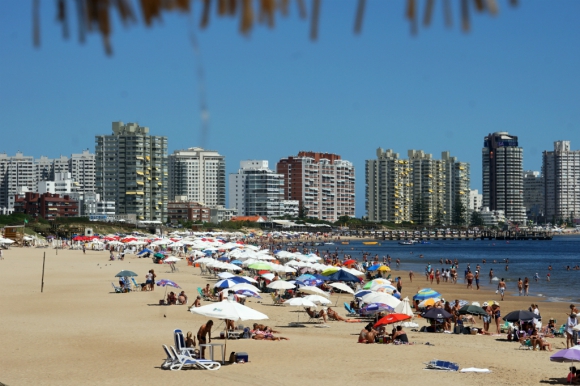 Donde Vacacionar Este Verano 2020 Uruguay Brasil Espana Y