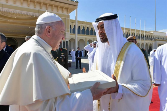 The pope met the prince of Abu Dhabi, Mohammed bin Zayed al Nahyan. Photo: EFE