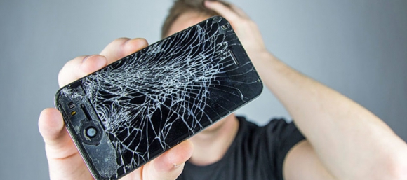 Arreglar la pantalla del último iPhone cuesta al menos 600 dólares; la del último Galaxy 450, informaron las tiendas. Foto: Shutterstock