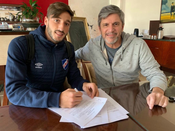 Matías Viña renovó su contrato con Nacional hasta 2021 y ...