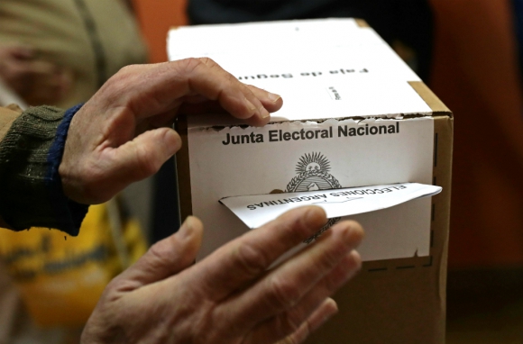 Argentinos votaron este domingo en las elecciones primarias (PASO). Foto: AFP