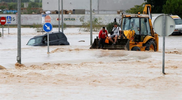 Sureste de España azotado por inundaciones cinco muertos y miles de