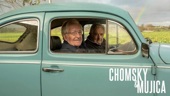 Noam Chomsky y José Mujica, juntos en un documental