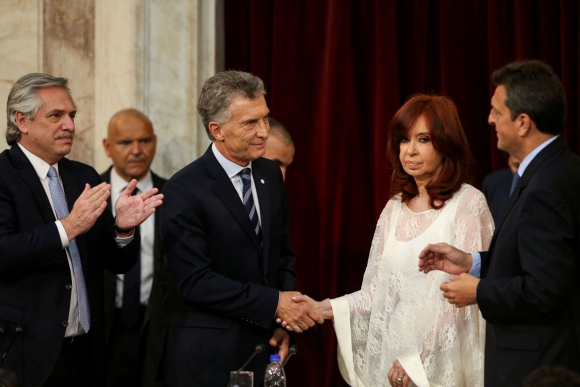 El Gesto De Cristina Con Macri La Imagen Que Recorre El Mundo 10122019 El PaÍs Uruguay