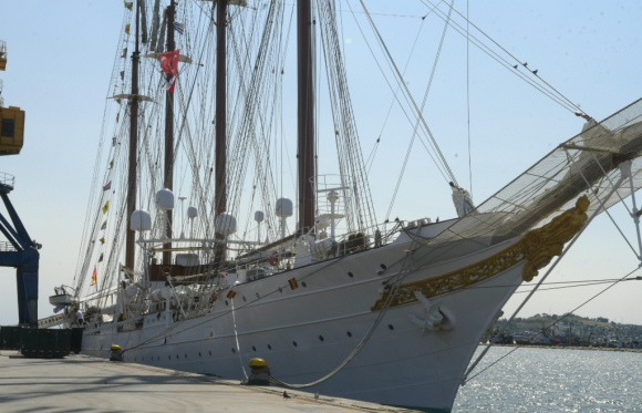 El velero Juan Sebastián Elcano, de cuatro mástiles, tiene 92 años de historia. Foto: Marcelo Bonjour