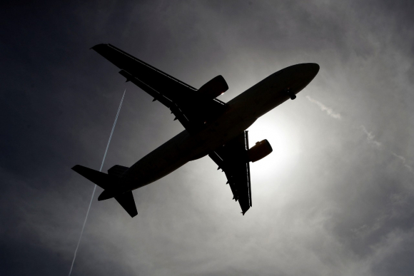 Solo carga. Algunas aerolíneas han modificado sus aviones de pasajeros para transportar productos e insumos con motivo de la pandemia.