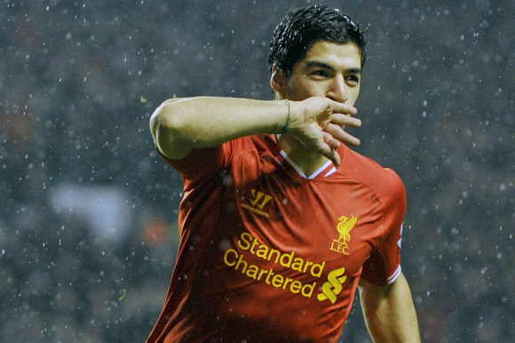 Luis Suárez celebra un gol con la camiseta de Liverpool. Foto: Archivo.