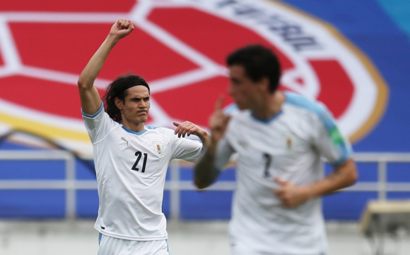 Cavani festeja su gol contra Colombia. Foto: Reuters.