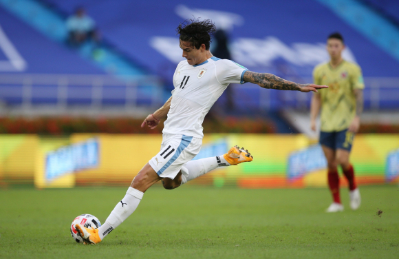 Darwin Núñez convirtió un golazo contra Colombia. Foto: Reuters.