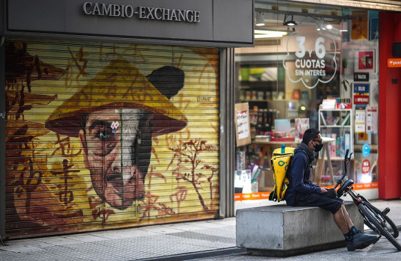 Buenos Aires: analizan cerrar los comercios no esenciales los sábados y domingos. Foto: EFE