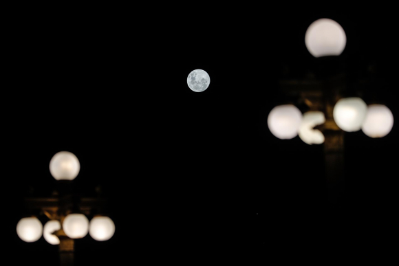 This is how the total lunar eclipse was seen, known as the Blood Moon.  Photo: EFE.