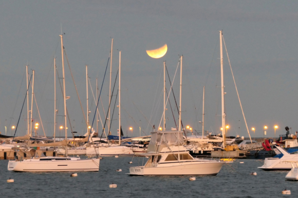 Lunar eclipse in Punta del Este.  Photo: Ricardo Figueredo