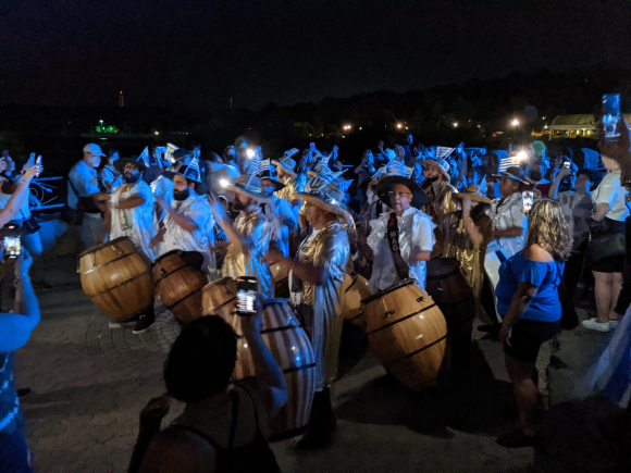 Cuerda de tambores en el Niagará. Foto: Twitter/UruguayinCanada