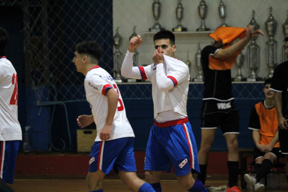 Futsal: Nacional supera claramente a Racing en el polideportivo.  Foto: Matías Pérez