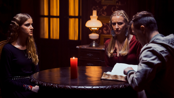 Imagen de la película "El ritual del libro rojo". Foto: Difusión