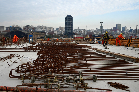 Obra del viaducto en el puerto. Foto: Estefanía Leal.