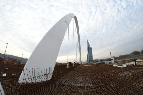 Obra del viaducto en el puerto. Foto: Estefanía Leal.