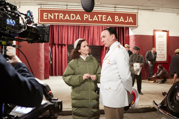 Natalia Oreiro como Eva Perón y Darío Grandinetti como Juan Domingo Perón en el rodaje de "Santa Evita". Foto: Star+