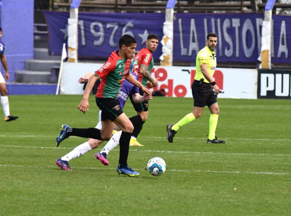 Sporting-Boston River defender.  Photo: Leo Maine.