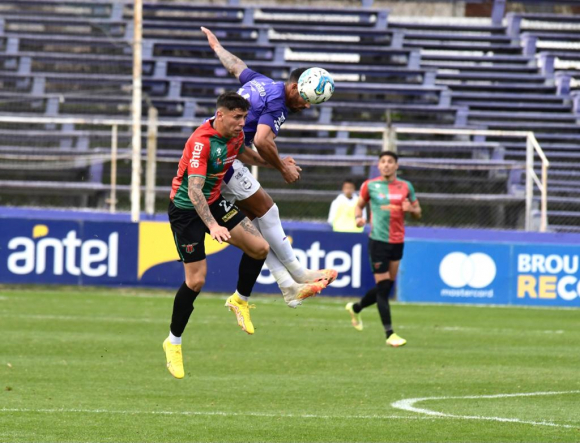 Sporting-Boston River defender.  Photo: Leo Maine.