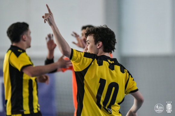 Futsal: Con un notable Juan Vergara, Peñarol ganó el clásico sub 20 tras vencer a Nacional.  Foto: @auffutbolsala