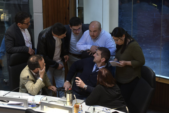 Alcaldes de coalición presionan por juicio político a Carolina Kos