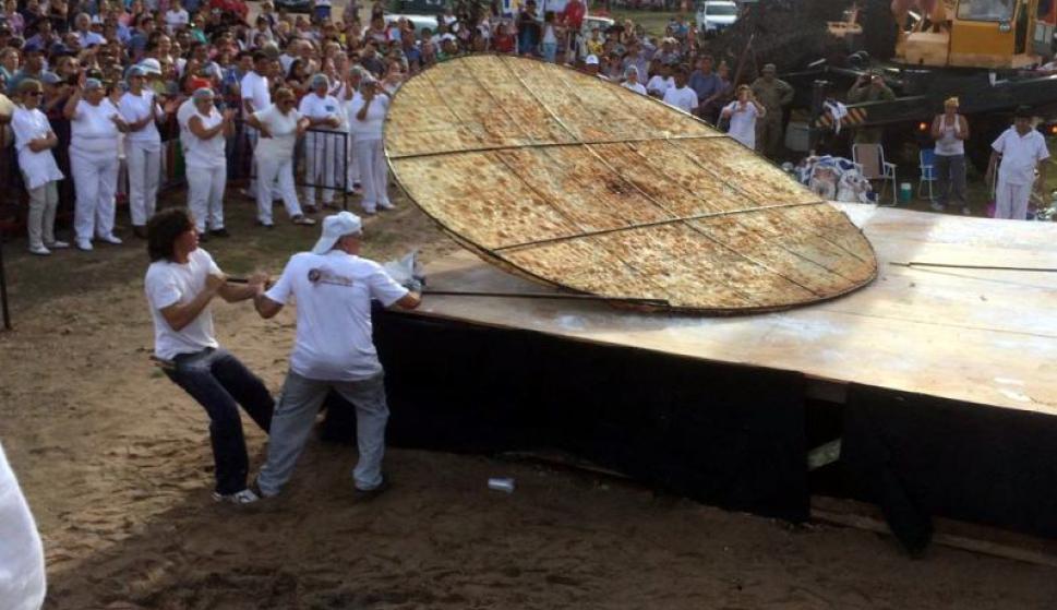 Uruguay mantuvo el récord de la torta frita más grande del mundo