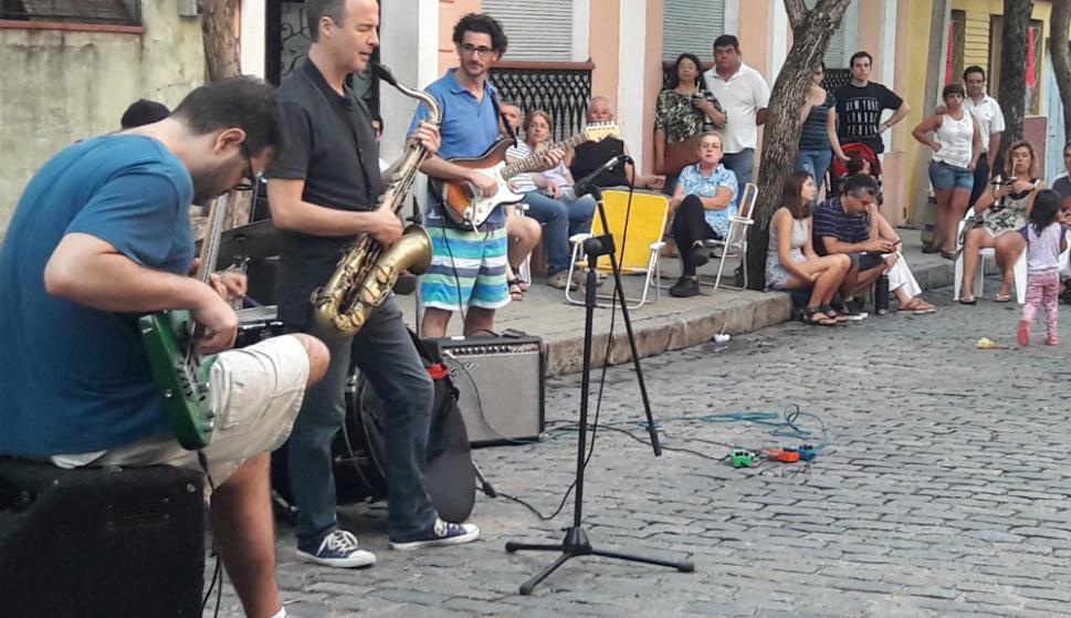 Cerca de 2 mil músicos y 15 mil personas participan del Jazz a la Calle en Mercedes. Foto: D. Rojas