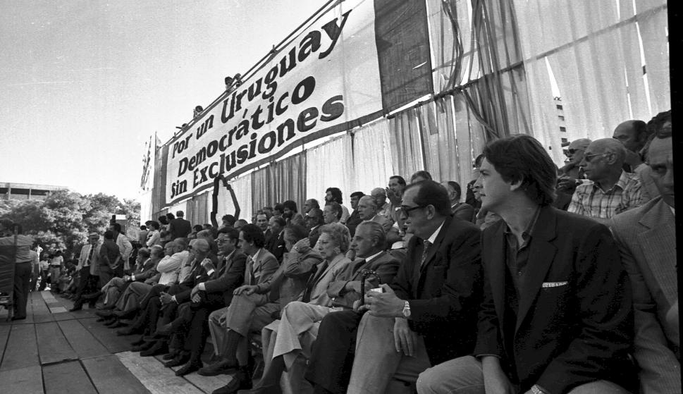Acto del Obelisco del 27 de noviembre de 1983. Foto: El País.
