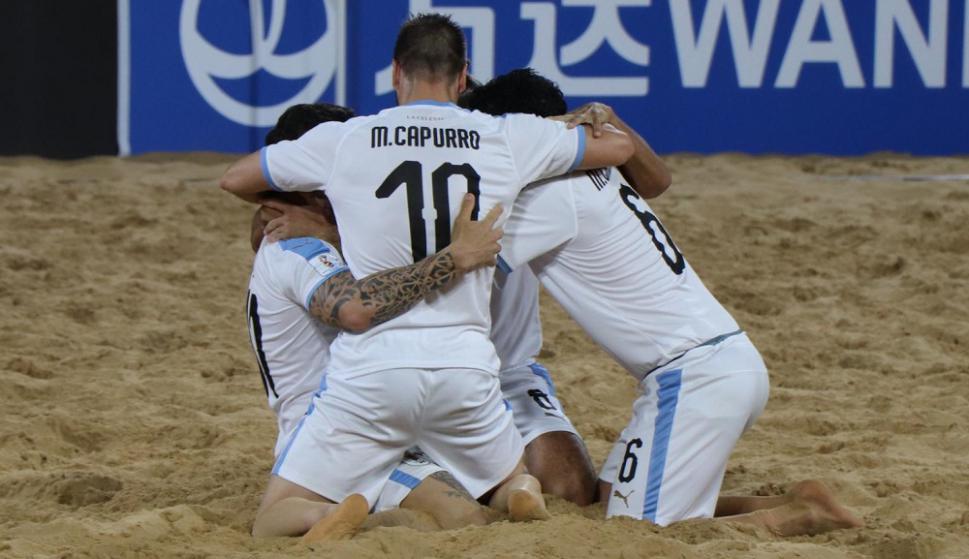 Mundial Futbol Playa Uruguay Dejo Afuera A Un Candidato Y Avanzo A Cuartos De Final Ovacion 25 11 2019 El Pais Uruguay