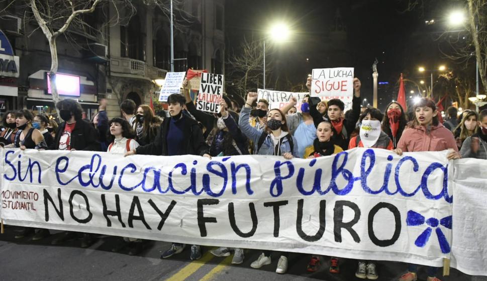 Más presupuesto y críticas a Cabildo en multitudinaria Marcha de los Mártires Estudiantiles - Información - 15/08/2020 - EL PAÍS Uruguay