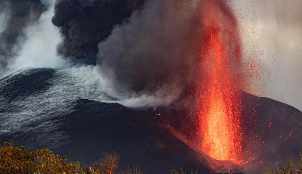 Live video: La Palma volcano changed its appearance after new collapse of the internal cone – 10/26/2021