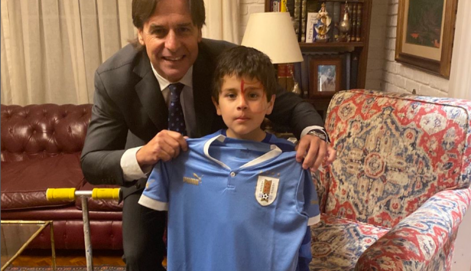 Lacalle Pou’s gift to his nephew for the Qatar 2022 World Cup – Ovation – 11/12/2022