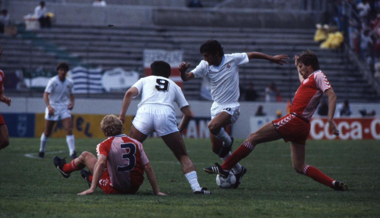 Victor Diogo Y La Revancha De Uruguay 1 Dinamarca 6 Multimedia 06 06 2018 El Pais Uruguay