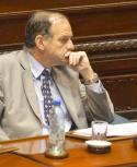 Guido Manini Ríos durante una sesión en la Cámara de Senadores. Foto: Leonardo Mainé