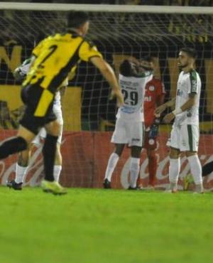 Peñarol derrotó 1-0 a Plaza Colonia y se quedó con la Supercopa Uruguaya. Foto: Ricardo Figueredo.