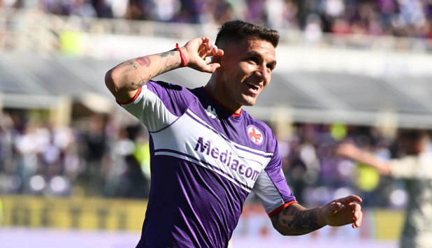 Lucas Torreira celebra su gol con Fiorentina. Foto: EFE.