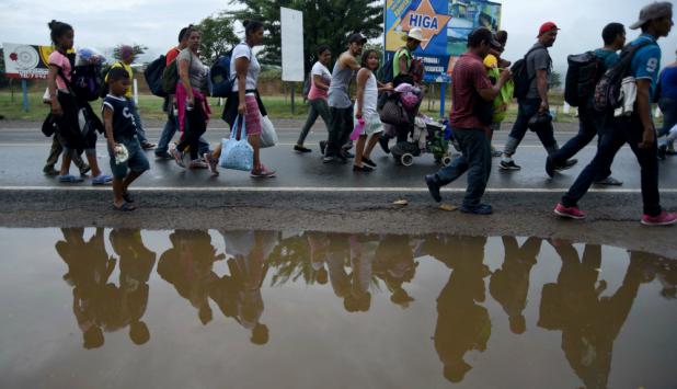 Migrantes hondureños que se dirigen a los Estados Unidos. Foto: AFP