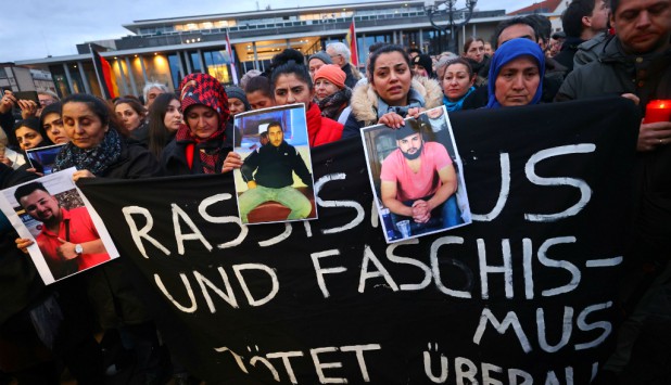 Mahnwache für die Opfer der Schießerei in Deutschland.  Foto: Reuters