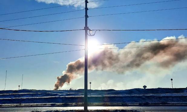 Humareda de la tragedia acontecida en el aeropuerto de Río Grande. Foto: Fernando Ponzetto.